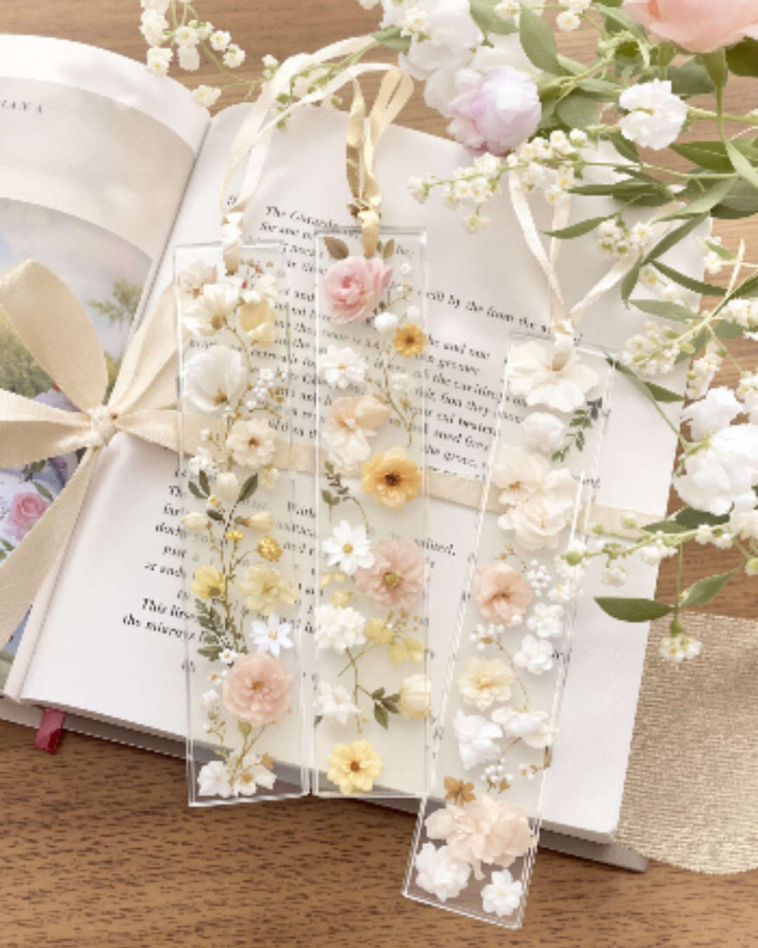Marque-page avec fleurs colorées